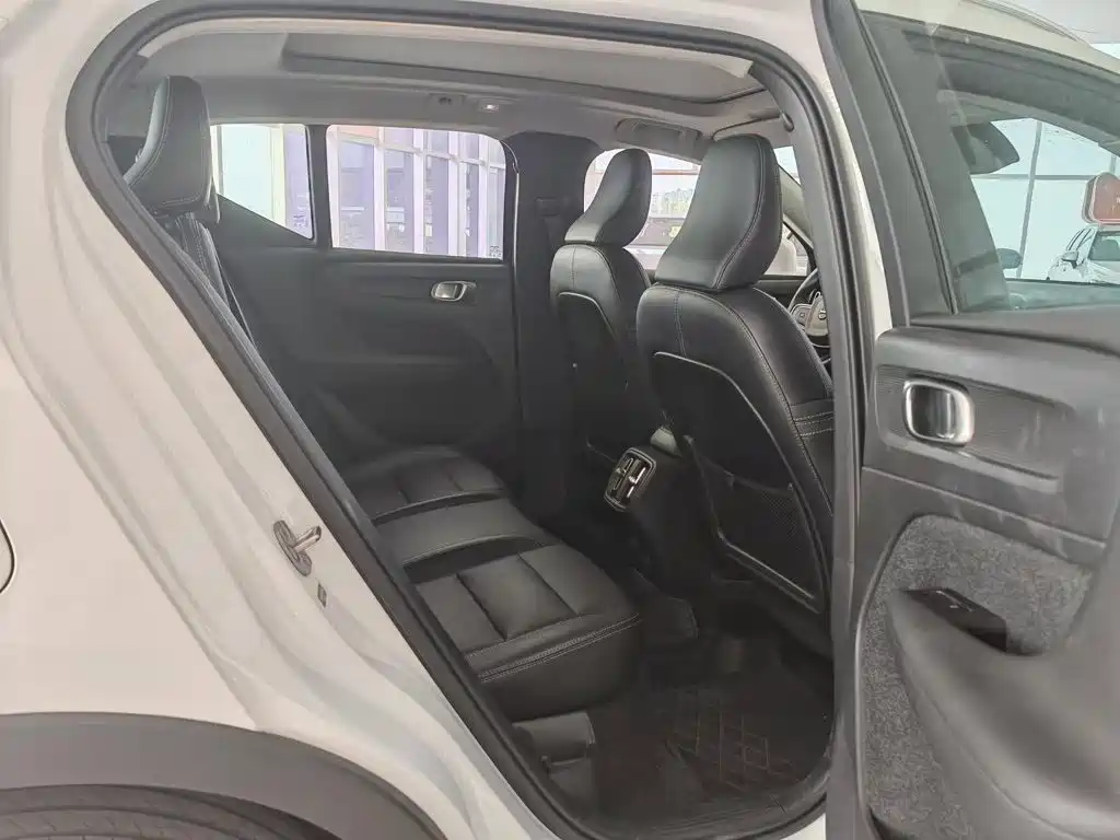 Volvo XC40 2024 2025 B3 Smart Elite Luxury Edition