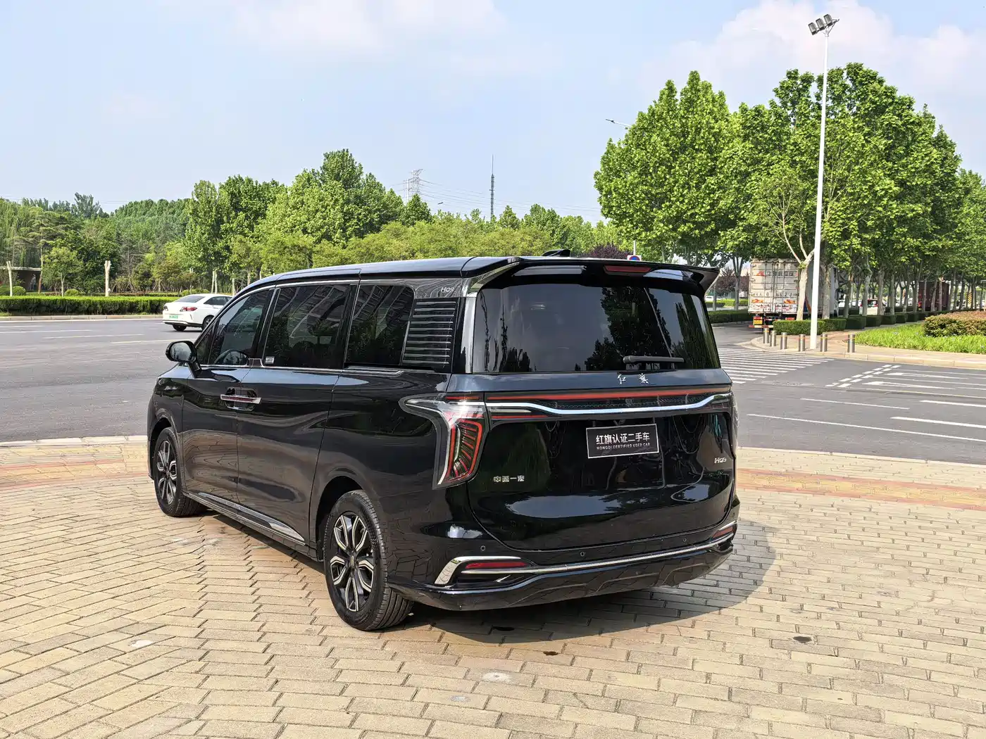 Hongqi HQ9 2023 2.0T Smart Connect Flag Enjoy Edition фото 27