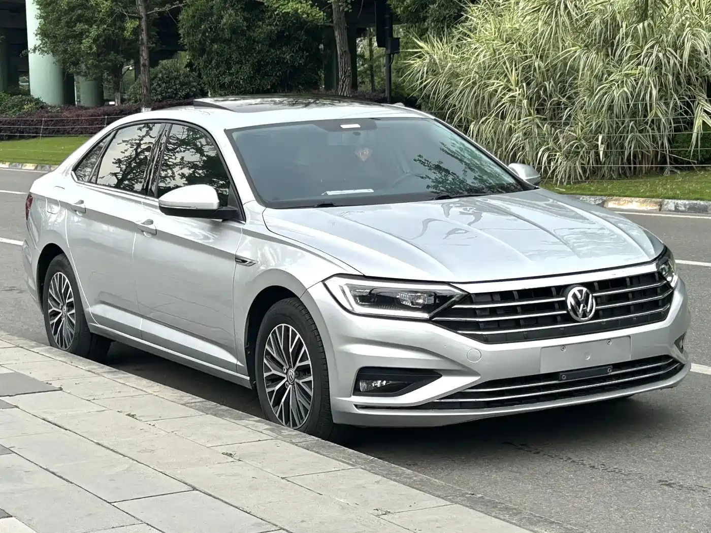 Volkswagen Sagitar 2019 200TSI DSG Comfort Edition China VI фото 3