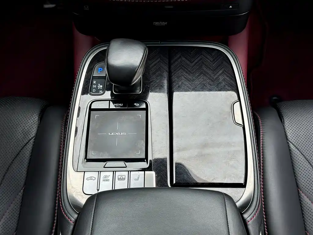 Lexus LS 2018 500h Executive Edition China VI фото 28