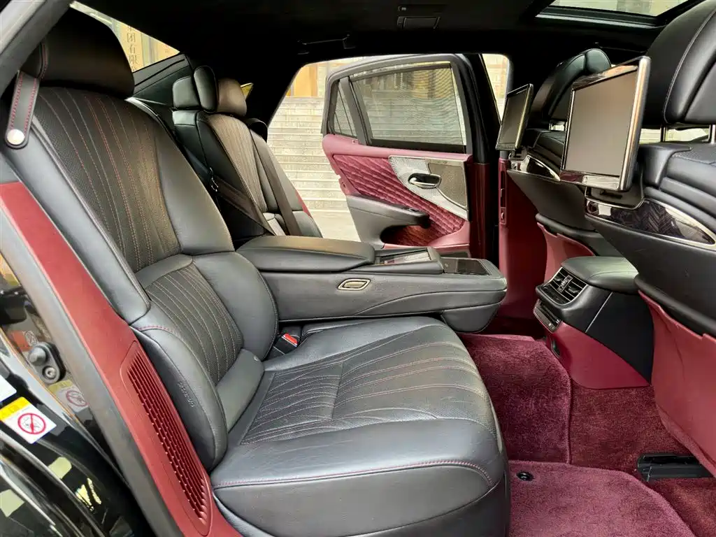 Lexus LS 2018 500h Executive Edition China VI фото 14