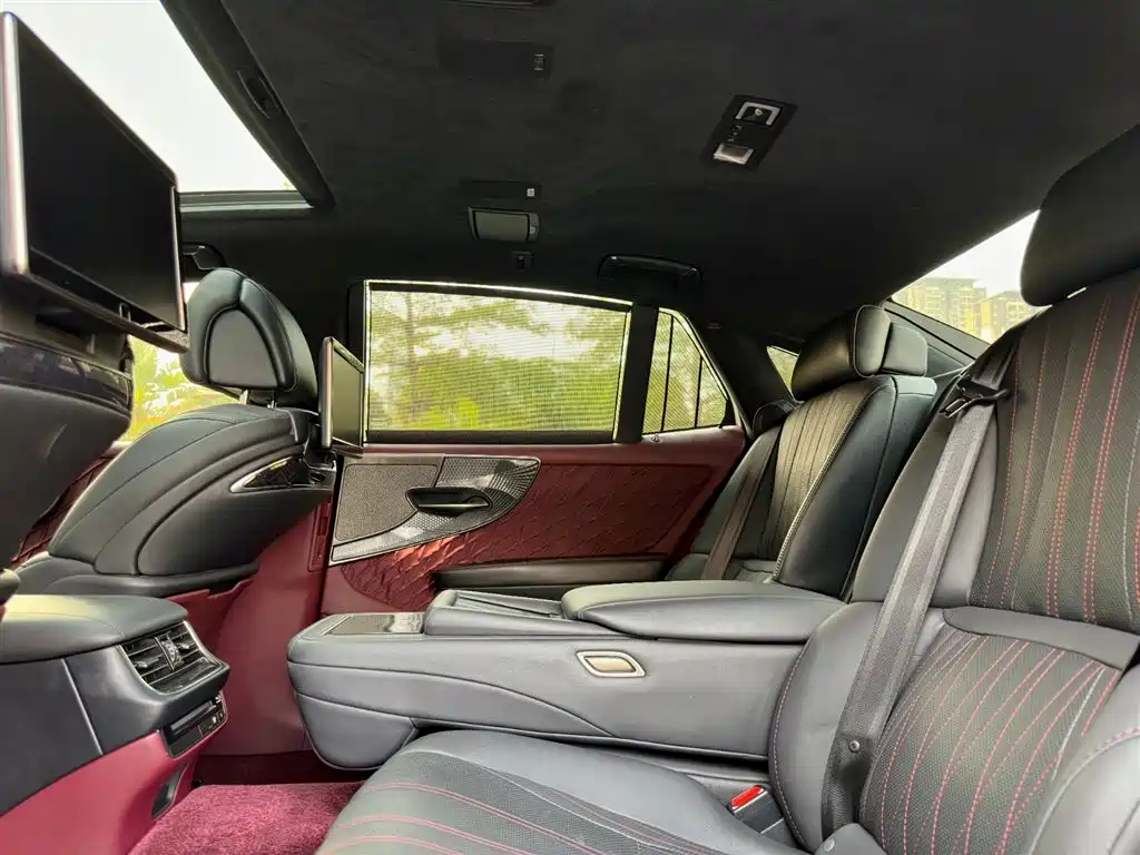Lexus LS 2018 500h Executive Edition China VI фото 15