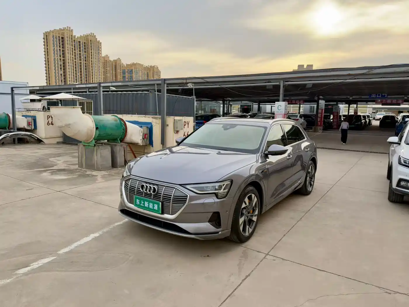 AUDI E-TRON (IMPORTED)