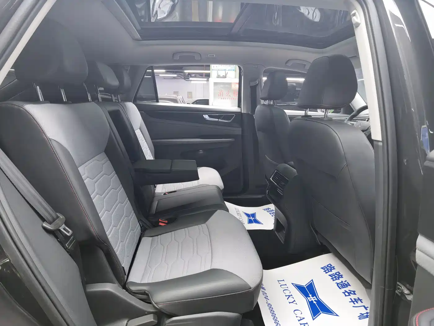 Volkswagen Teramont 2022 Teramont X 330TSI 2WD Luxury фото 9