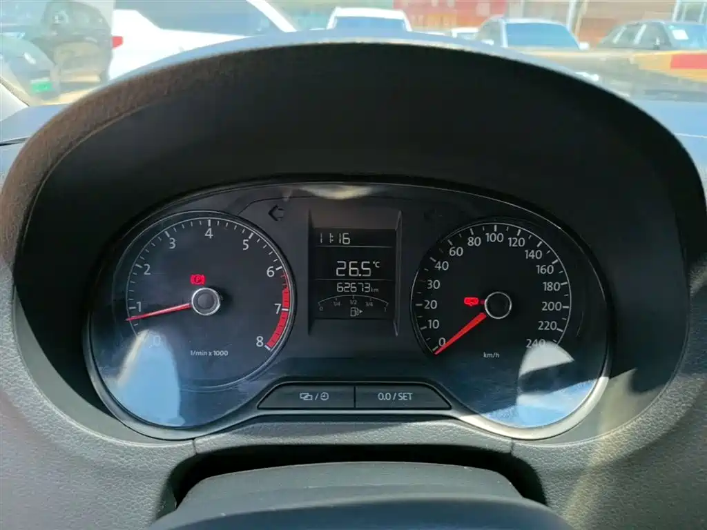 Volkswagen Polo 2014 1.4L Manual Trend Edition фото 12