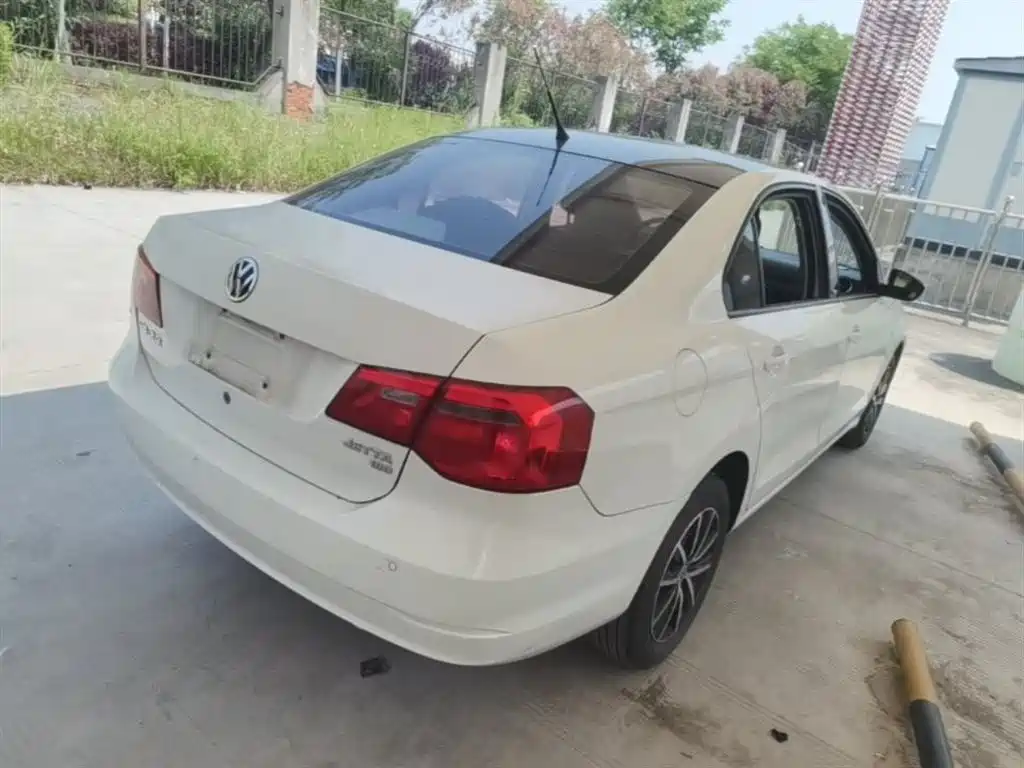 Volkswagen Jetta 2016 1.6L 25th Anniversary Edition фото 7