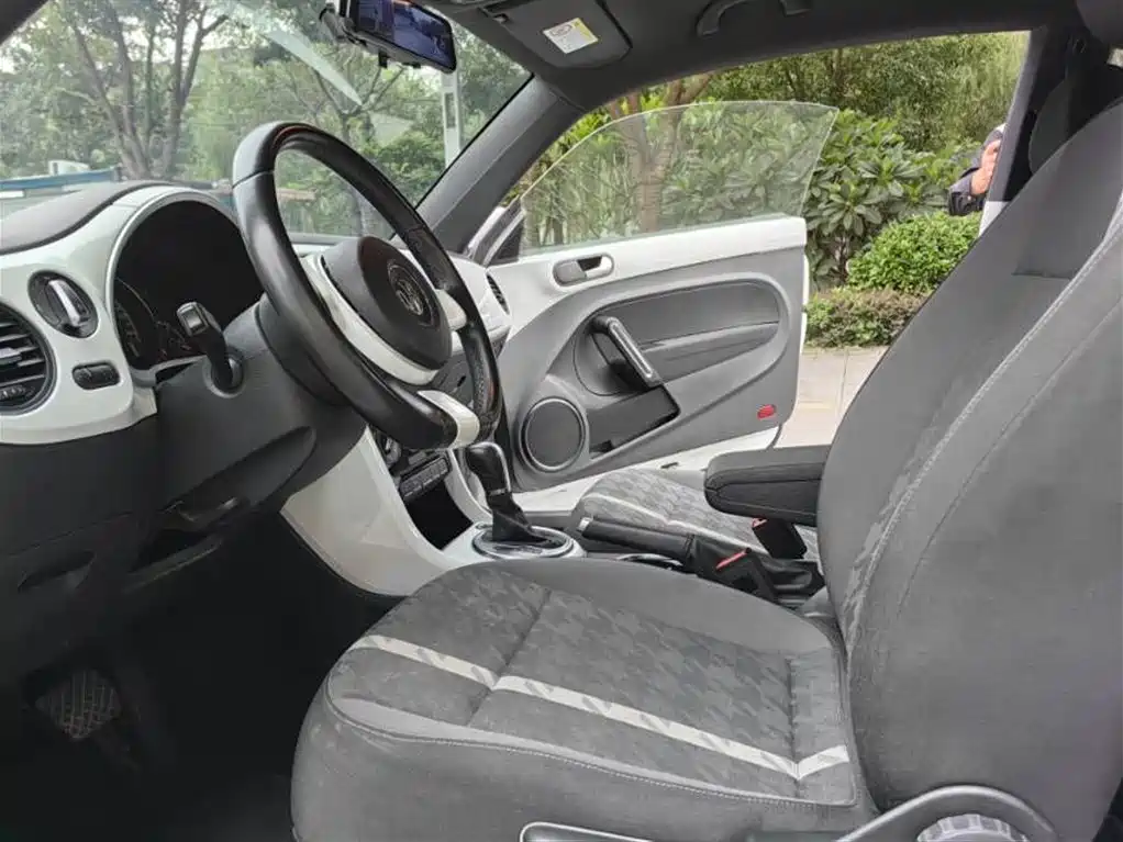Volkswagen Beetle 2017 180TSI Style фото 9
