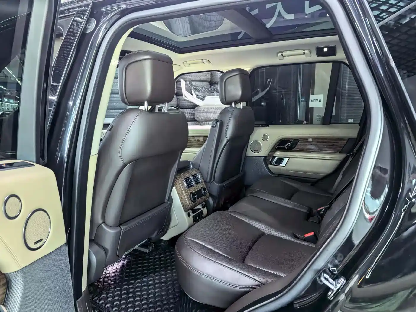 Land Rover Range Rover 2019 3.0 SCV6 Heritage Edition фото 6
