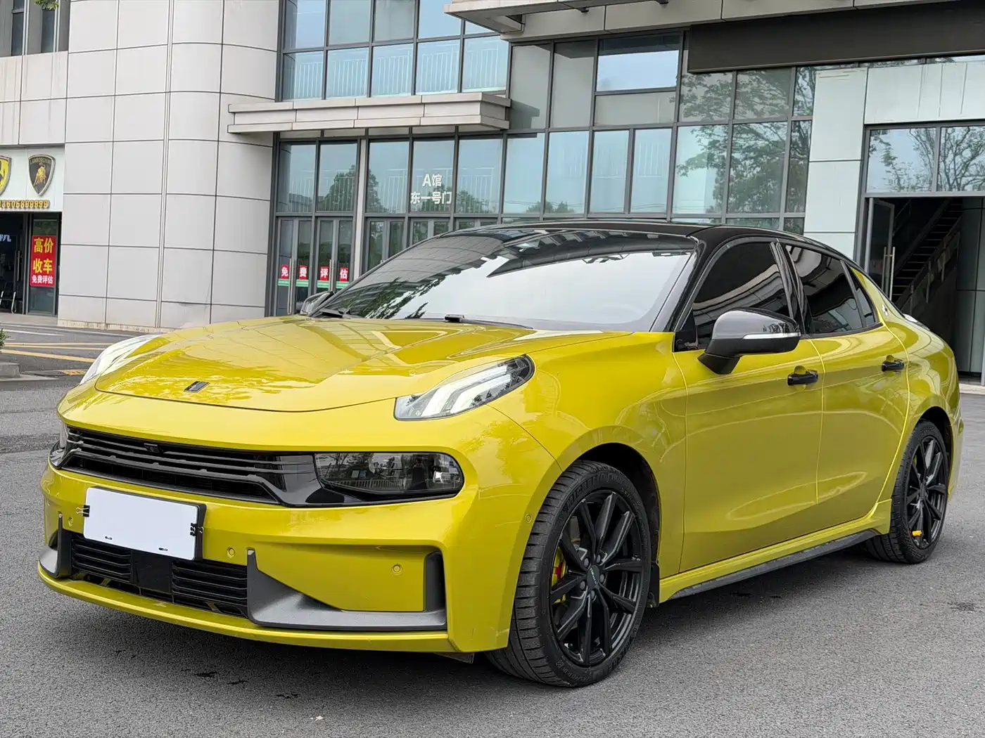 Lynk & Co 03 2022 03+ 2.0TD Auto Wind Rider Edition фото 3