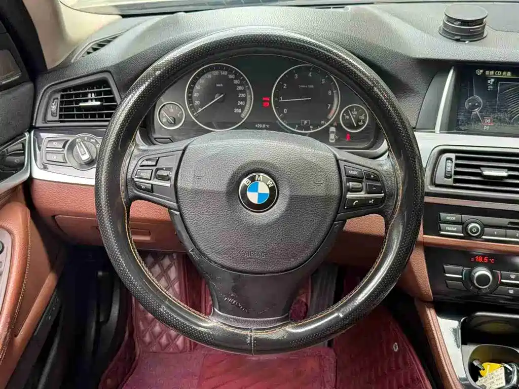 BMW 5 Series 2014 520Li Elegance фото 6