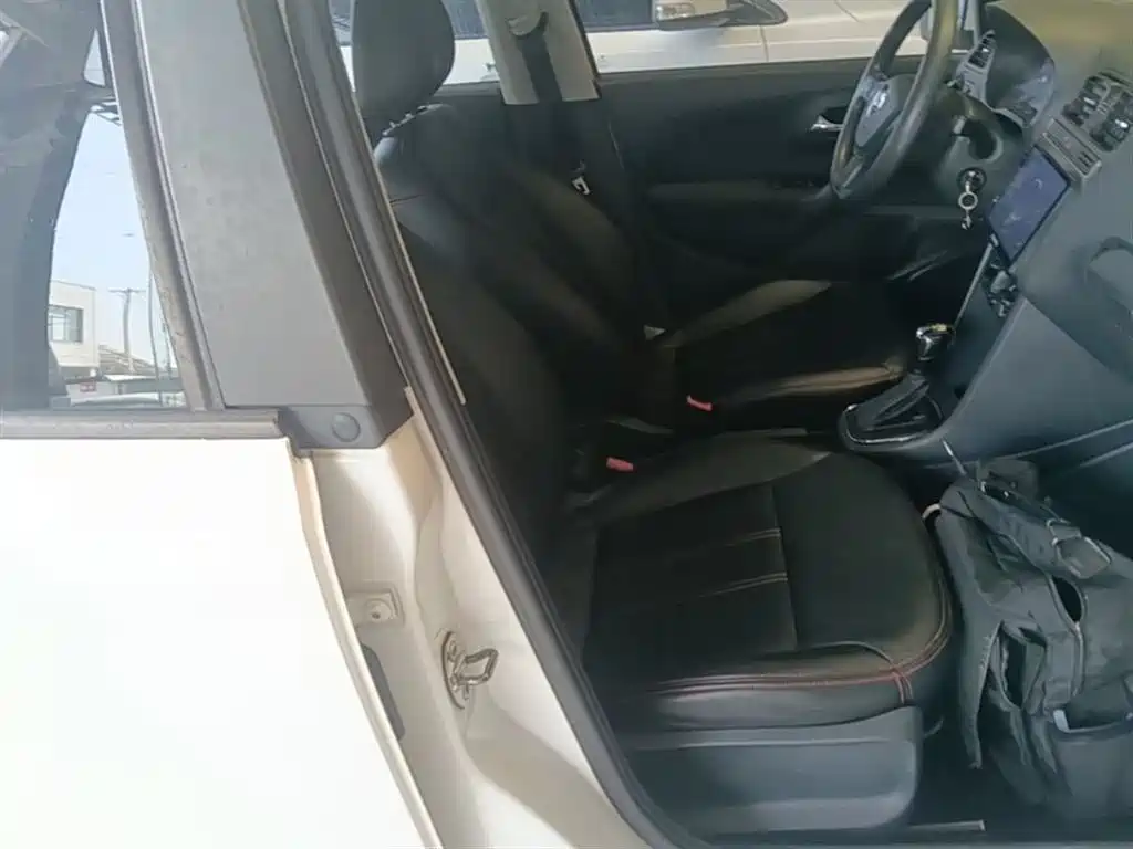 Volkswagen Polo 2016 1.4L Automatic Trend фото 25