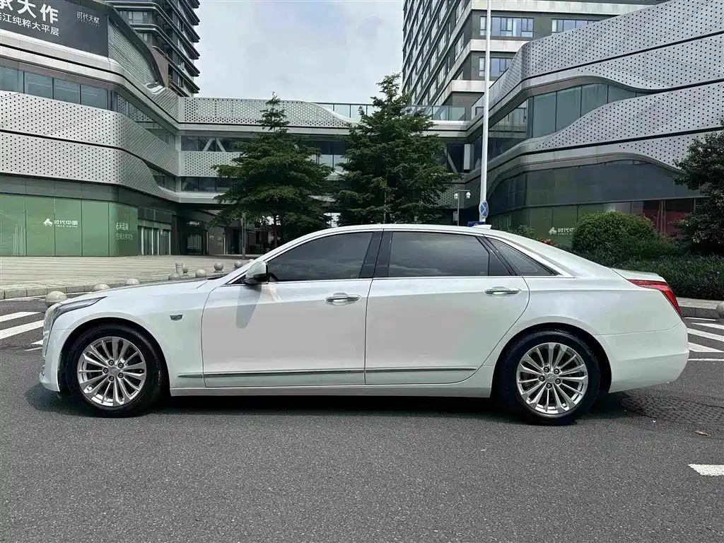 Фото 10 - Cadillac CT6