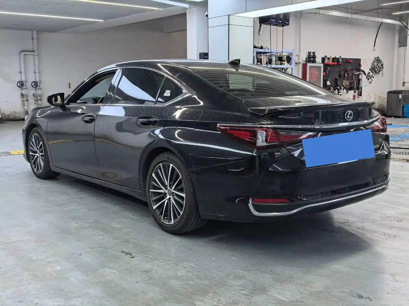 Lexus ES 2022 300h Excellence Edition фото 9