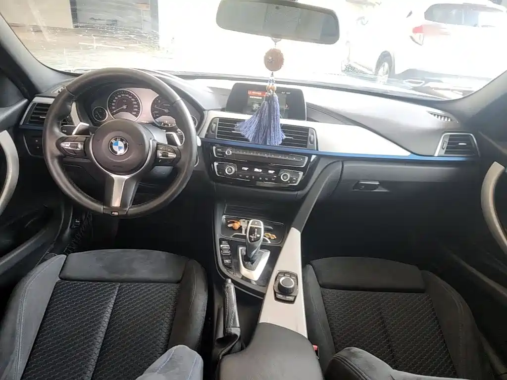 Photo 10 - BMW 3 Series