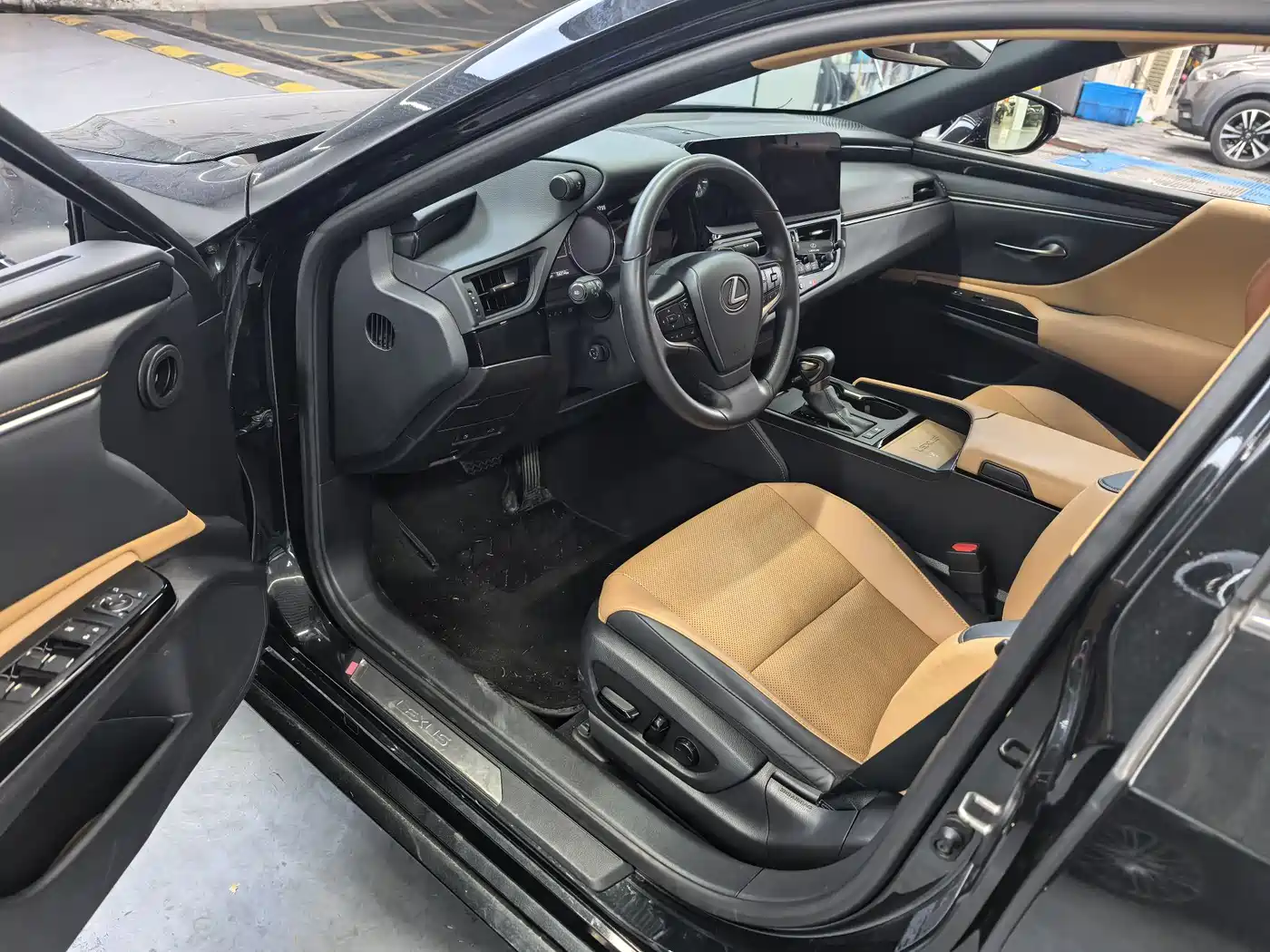 Lexus ES 2022 300h Excellence Edition фото 4