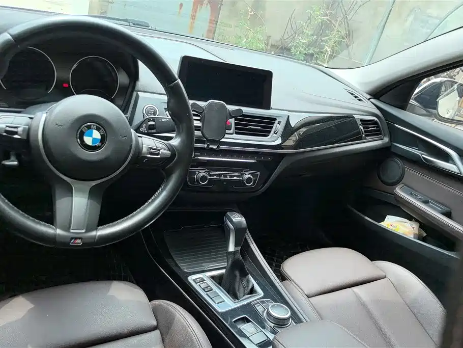 BMW 1 Series 2019 118i M Sport Package фото 12