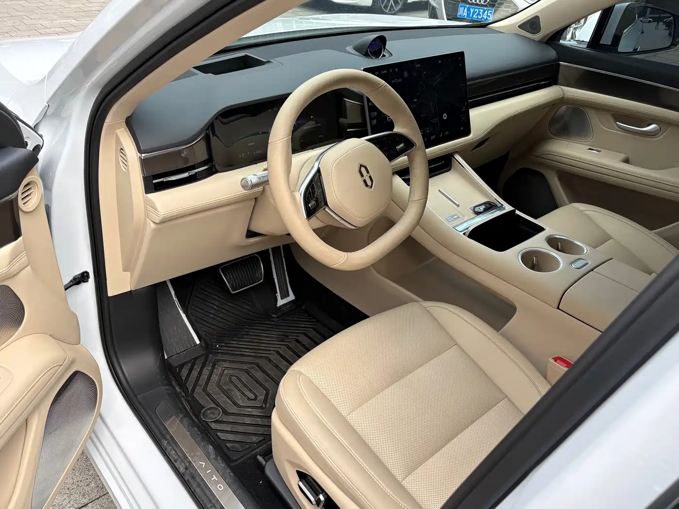 AITO Wenjie AITO M5 2025 Extended Range Ultra AWD фото 5
