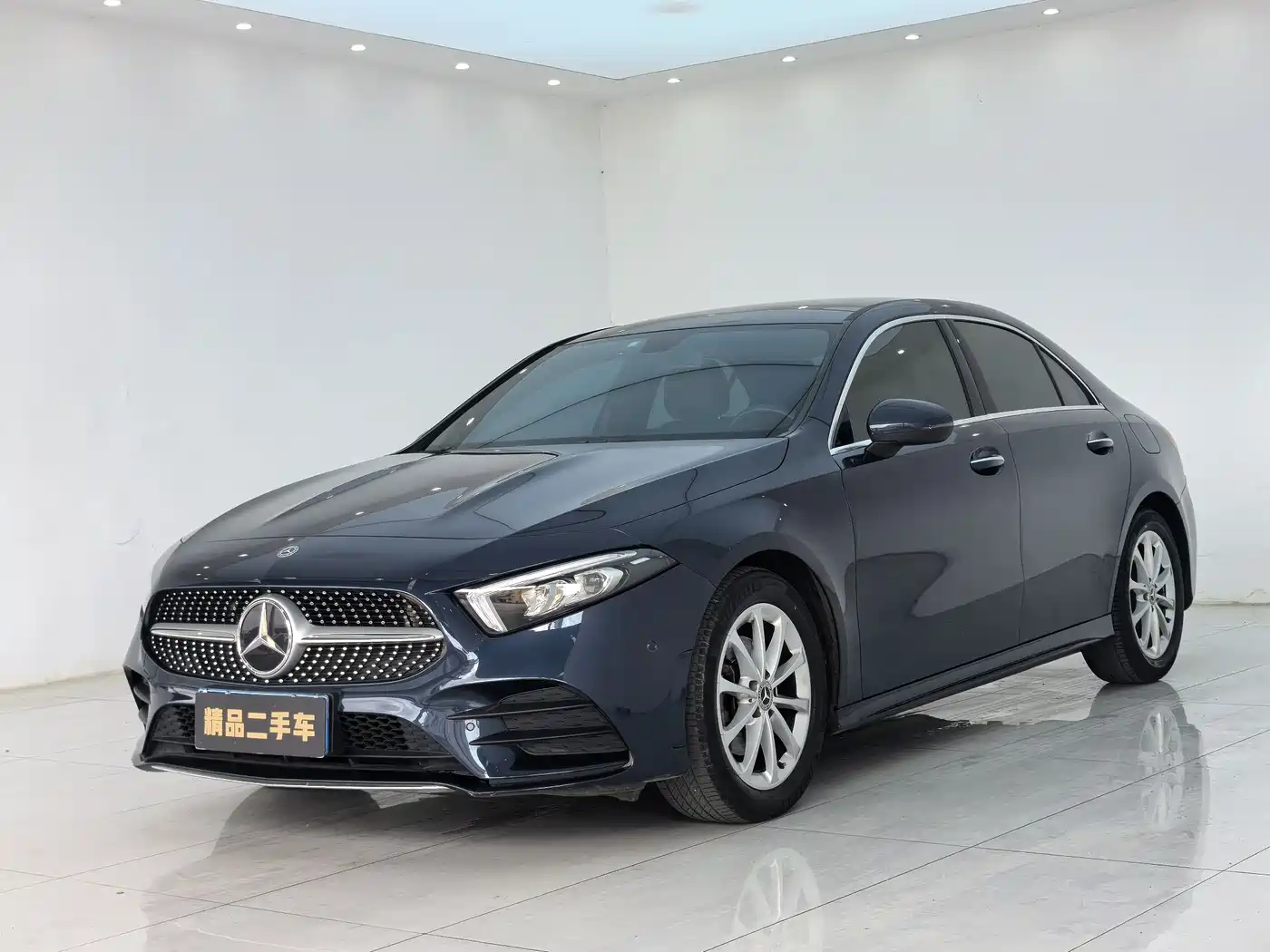 Mercedes-Benz A-Class 2019 A 200 L Sport Sedan фото 3