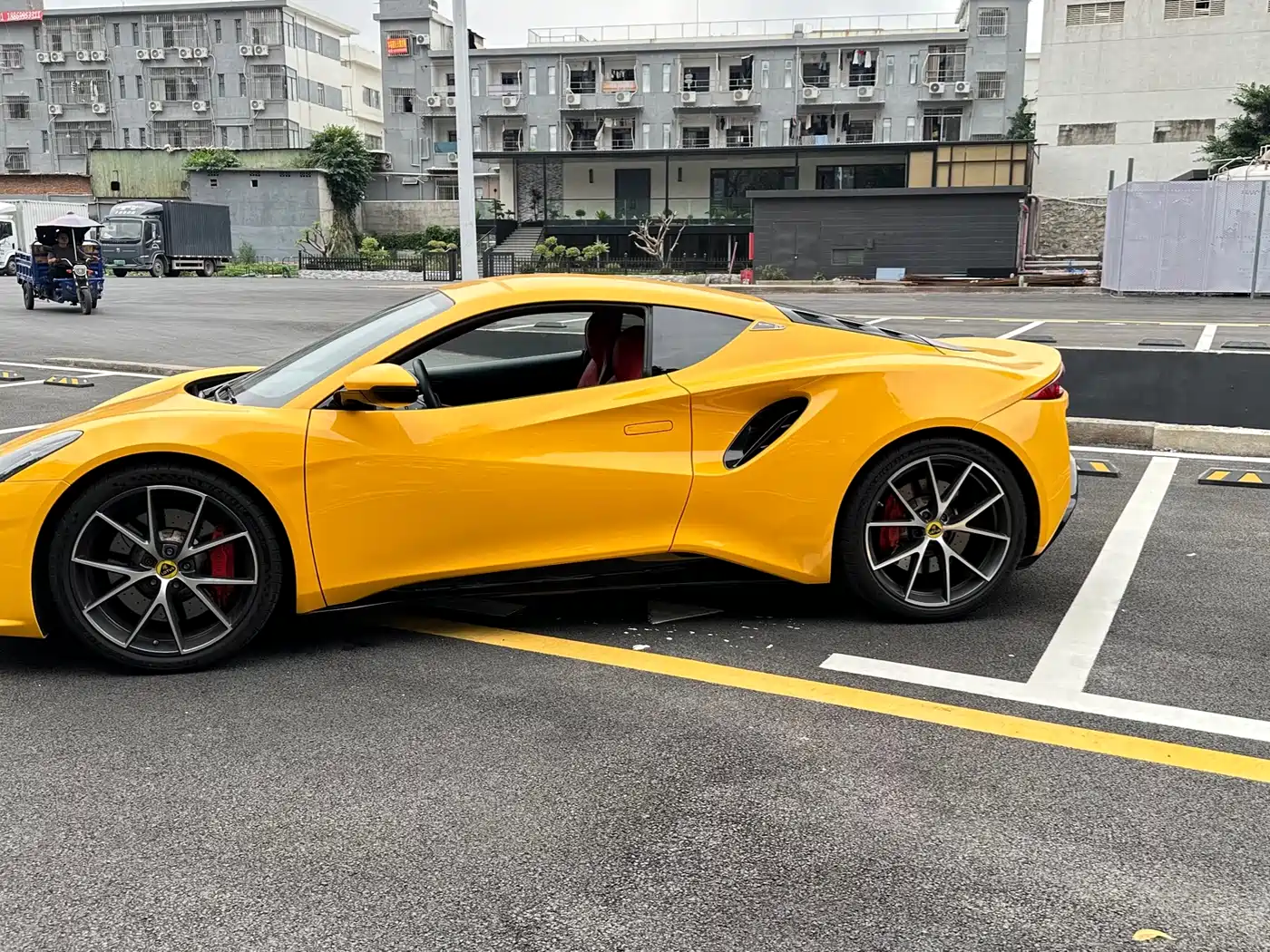 Lotus Cars EMIRA 2021 2.0T DCT First Edition фото 12