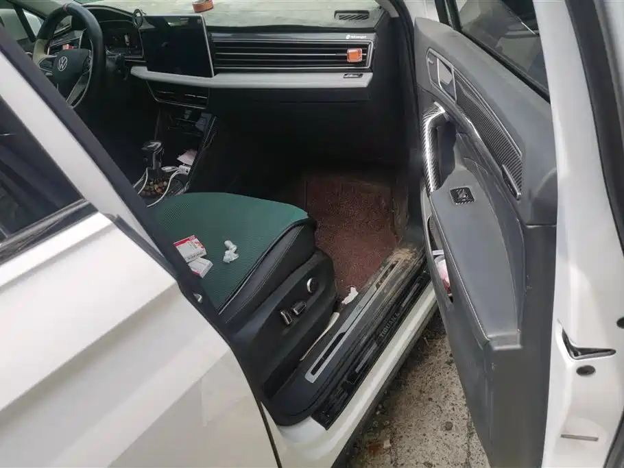 Volkswagen Tiguan L 2023 380TSI 4WD R-Line Premium 7-seater фото 8
