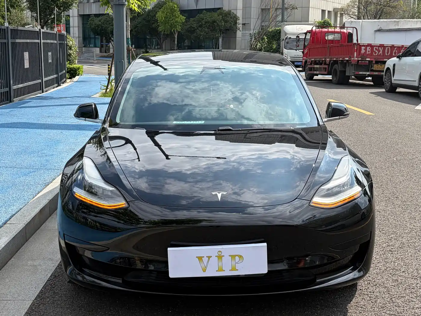 Фото 2 - Tesla Model 3