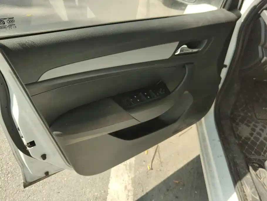 Фото 7 - Roewe 360