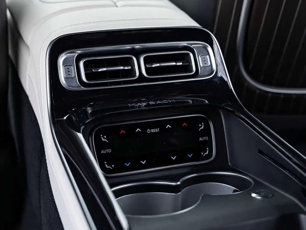 Mercedes-Benz Maybach S-Class 2022 S 680 4MATIC Craftsmanship Limited Launch Edition фото 28