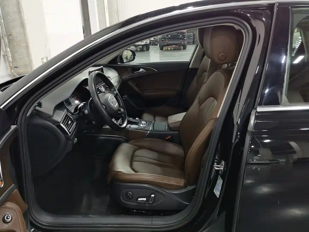 Фото 10 - Audi A6L