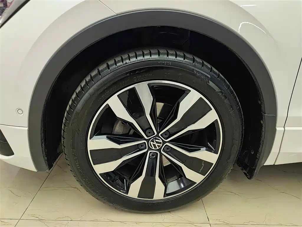 Volkswagen Tiguan L 2022 380TSI Automatic 4WD R-Line Cross Edition 7-Seater фото 8