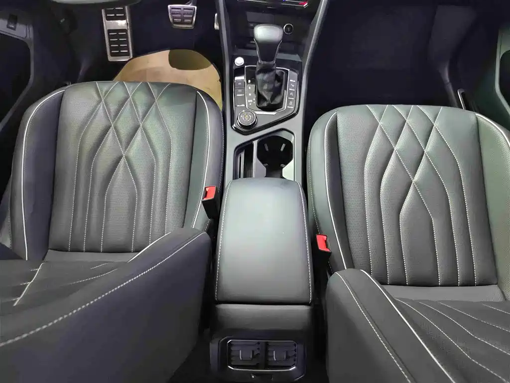 Volkswagen Tiguan L 2022 380TSI Automatic 4WD R-Line Cross Edition 7-Seater фото 15