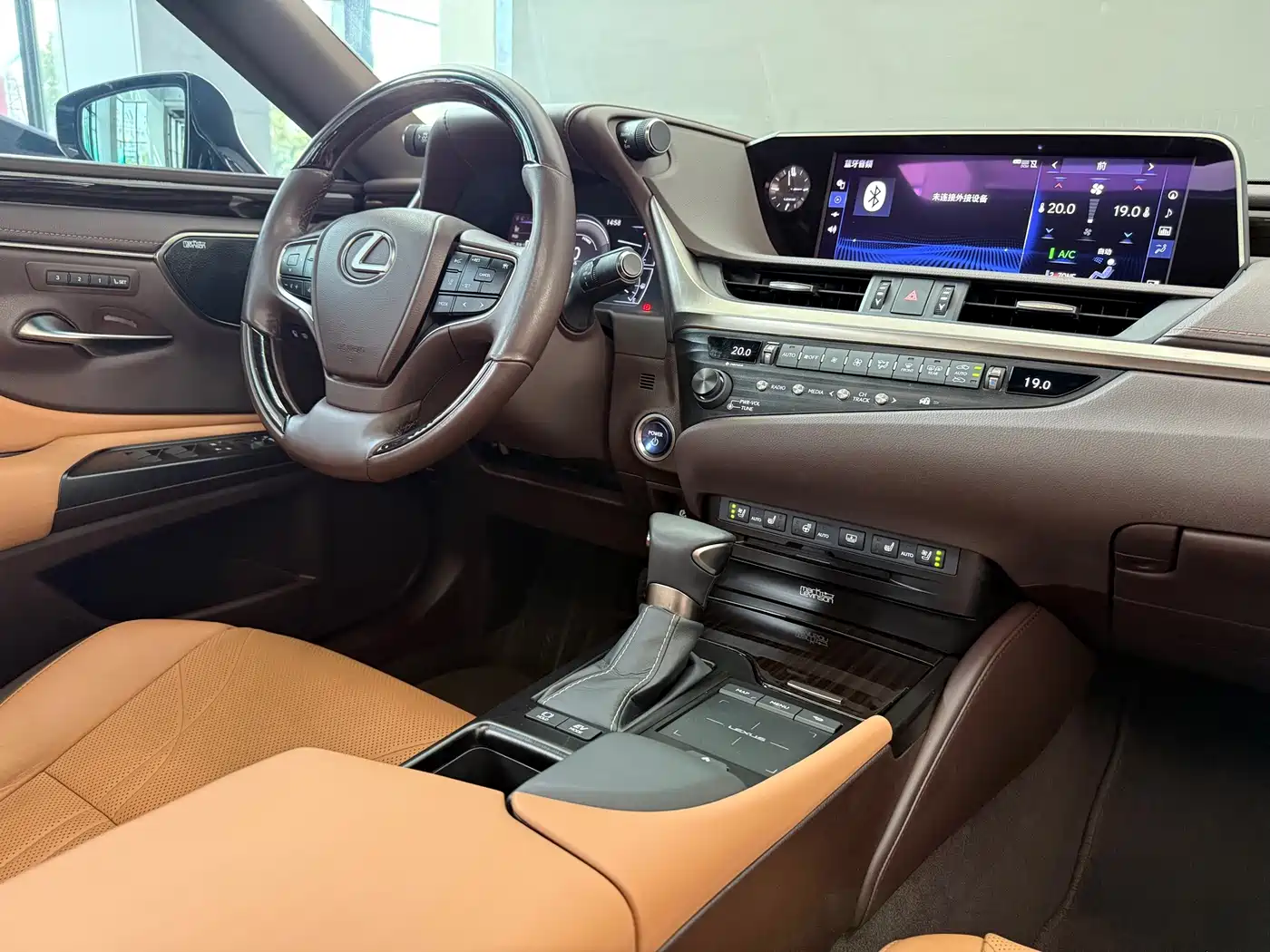 Фото 12 - Lexus ES