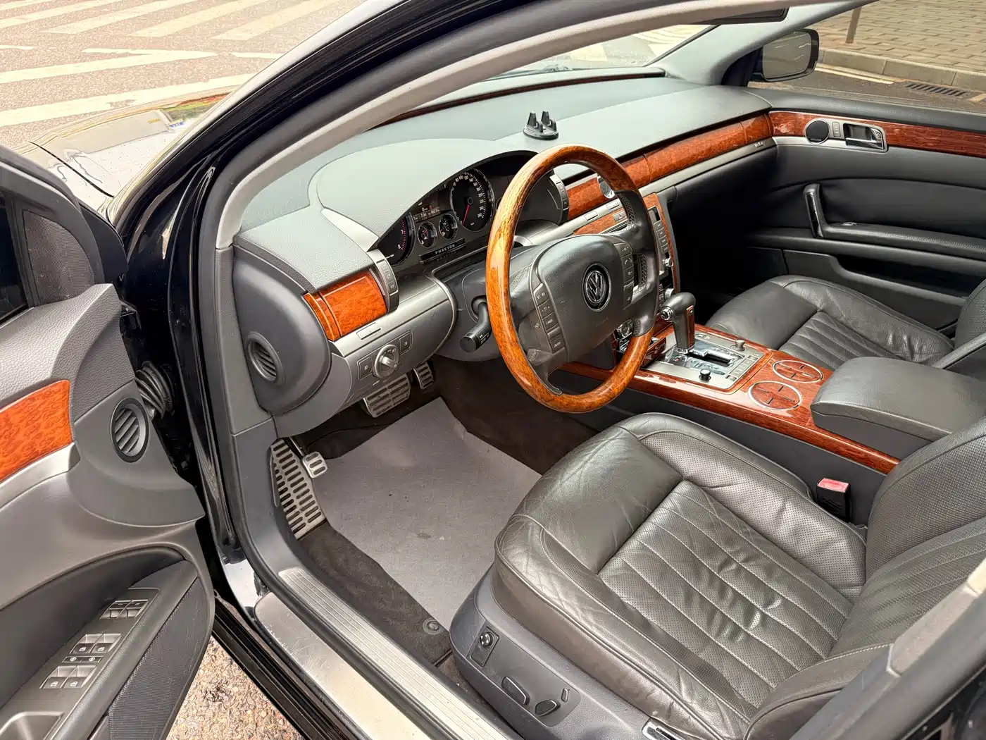 Volkswagen Phaeton 2012 2011 3.6L V6 5-seat Extended Business Edition