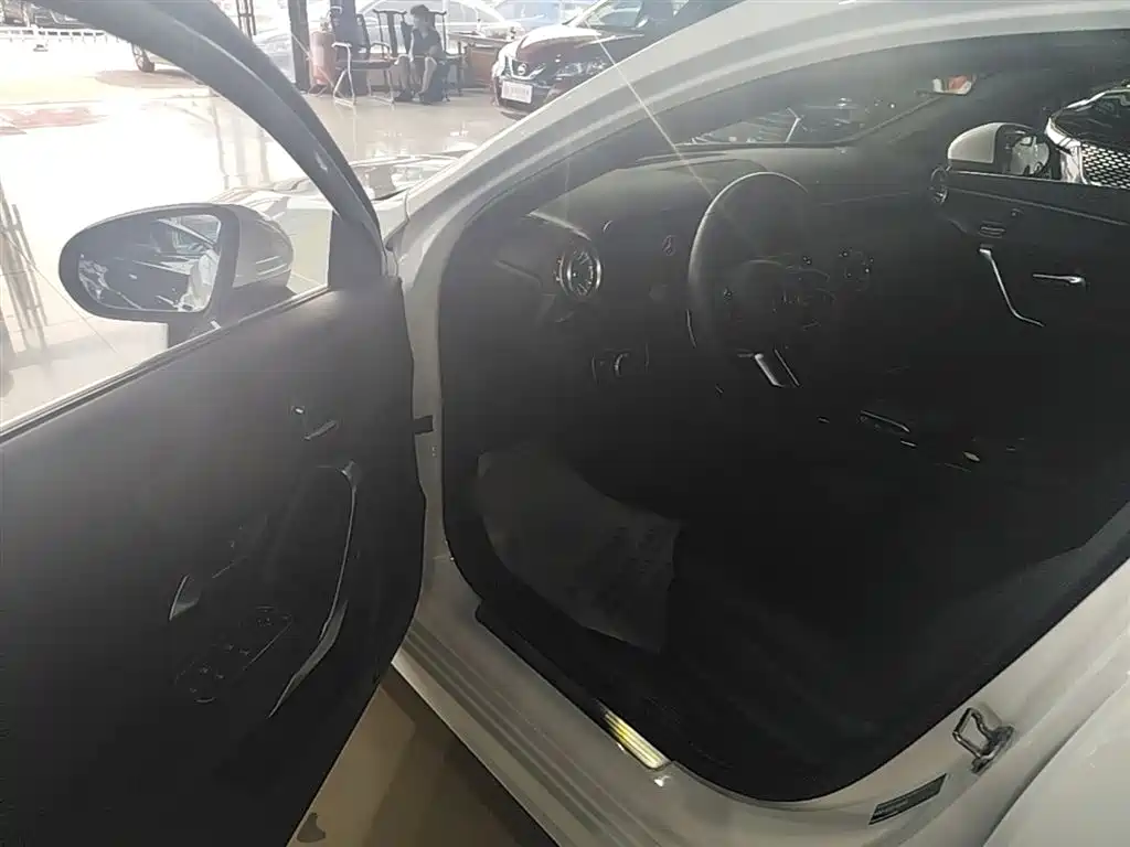 Mercedes-Benz A-Class 2023 A 200 L Fashion фото 16