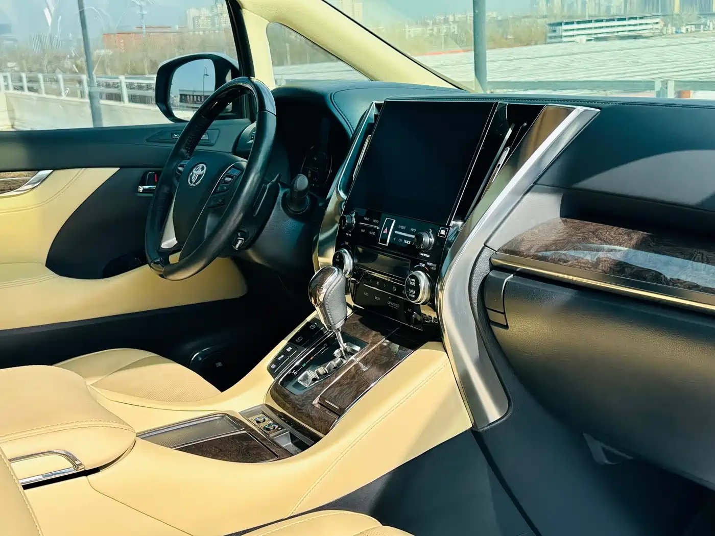 Toyota Alphard 2021 Hybrid 2.5L Premium фото 34