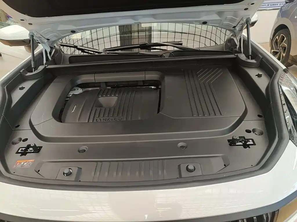 Photo 20 - Lynk & Co 09
