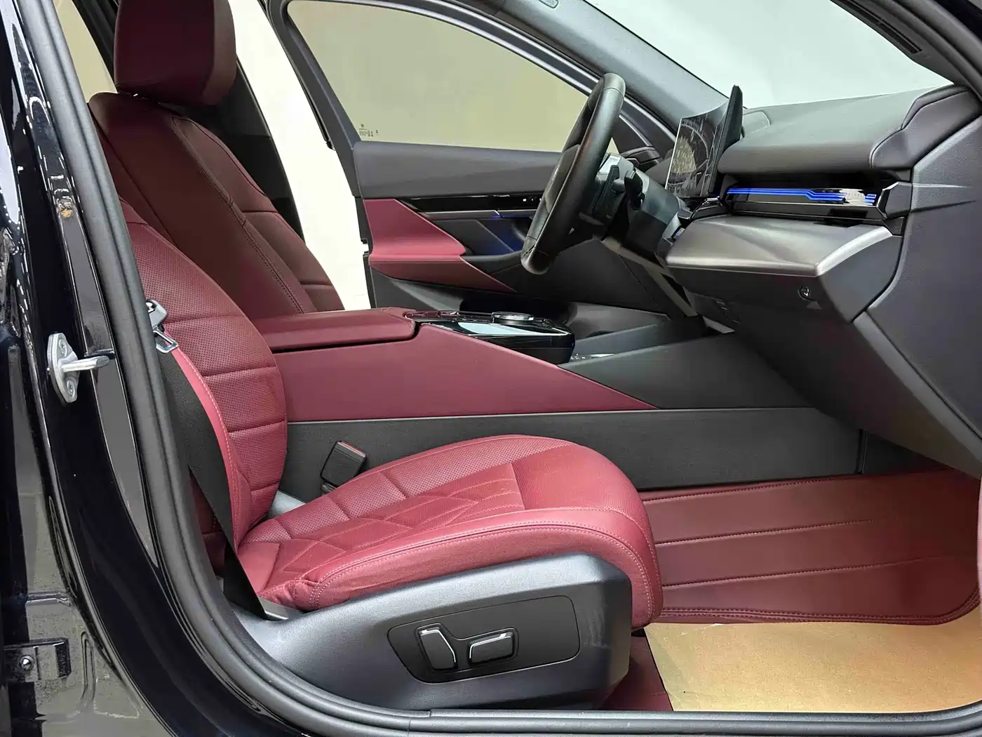 BMW 5 Series 2024 525Li M Sport Package фото 21