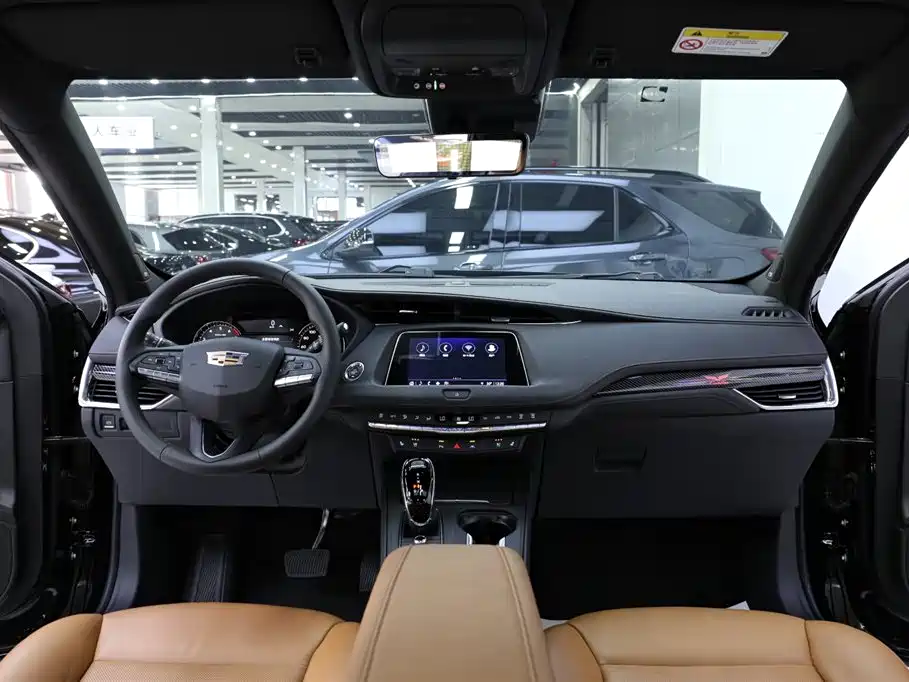 CADILLAC XT4