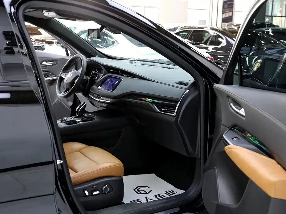 CADILLAC XT4