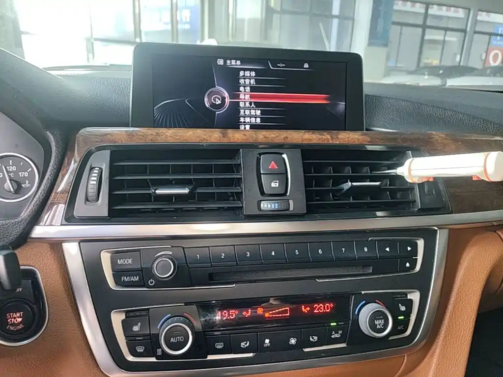 Photo 13 - BMW 3 Series