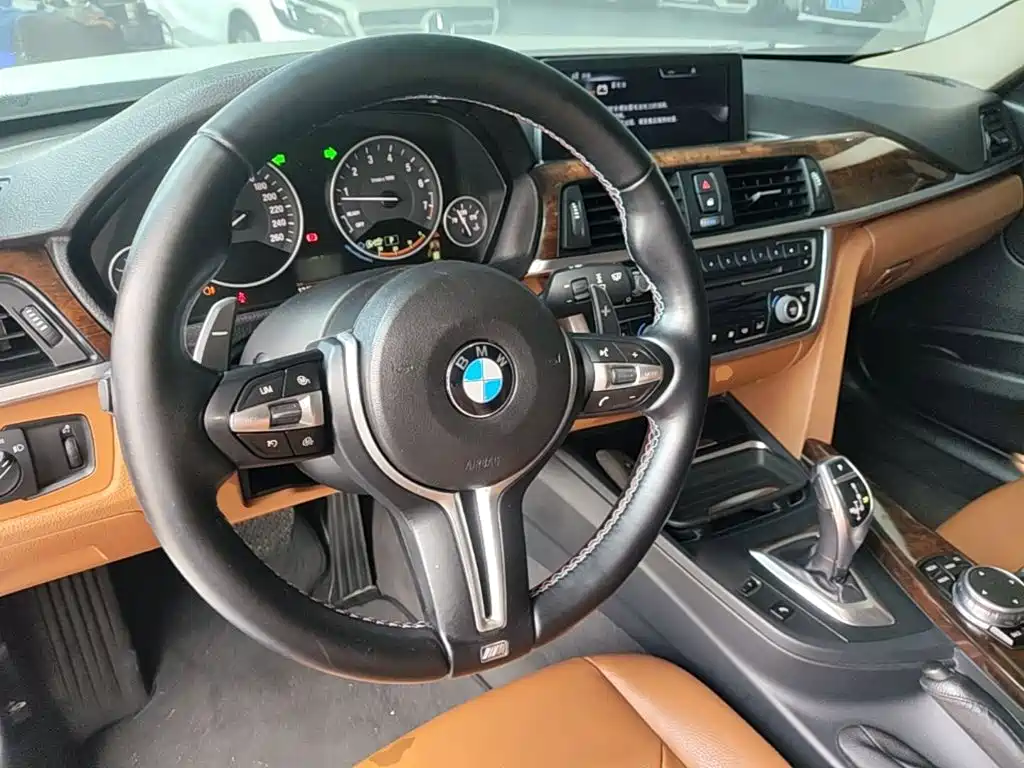 Photo 11 - BMW 3 Series