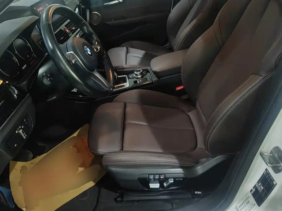 BMW 1 Series 2021 120i M Sport Shadow Edition фото 9