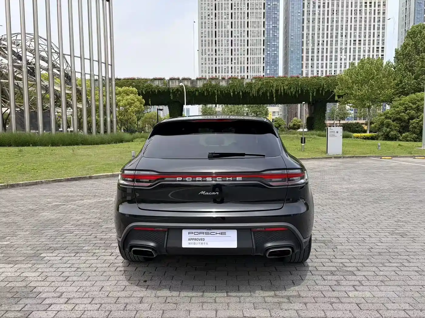 PORSCHE MACAN