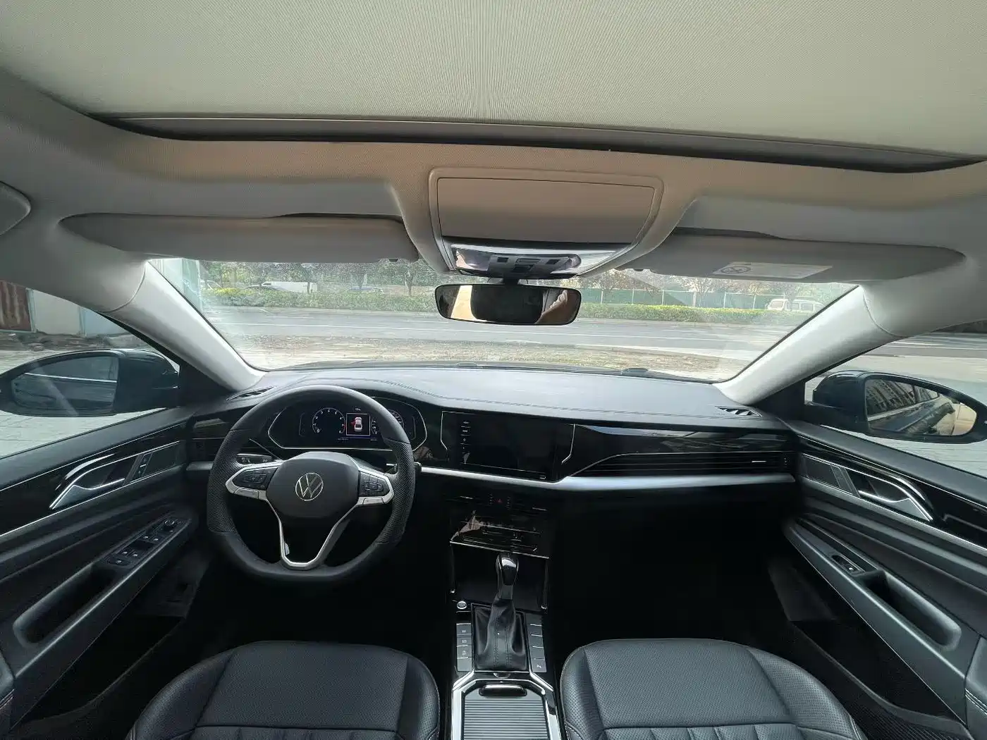 Volkswagen Passat 2025 Outstanding 380TSI Dragon Soaring Edition фото 4