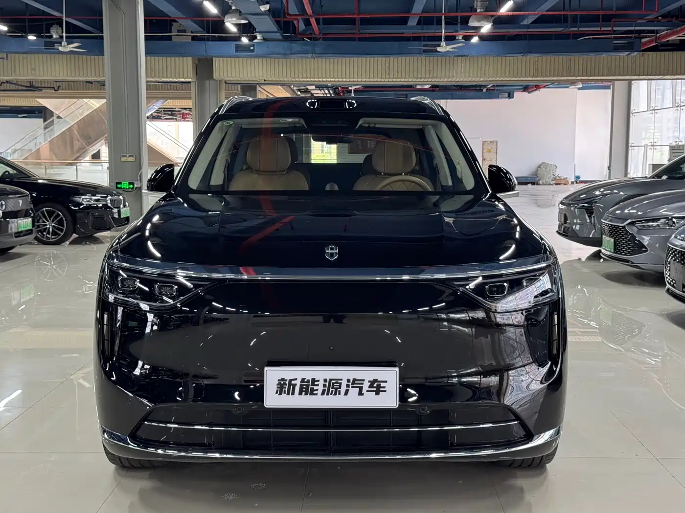 AITO Wenjie AITO M8 2025 Extended Range Ultra 53.4kWh 6-Seater фото 2