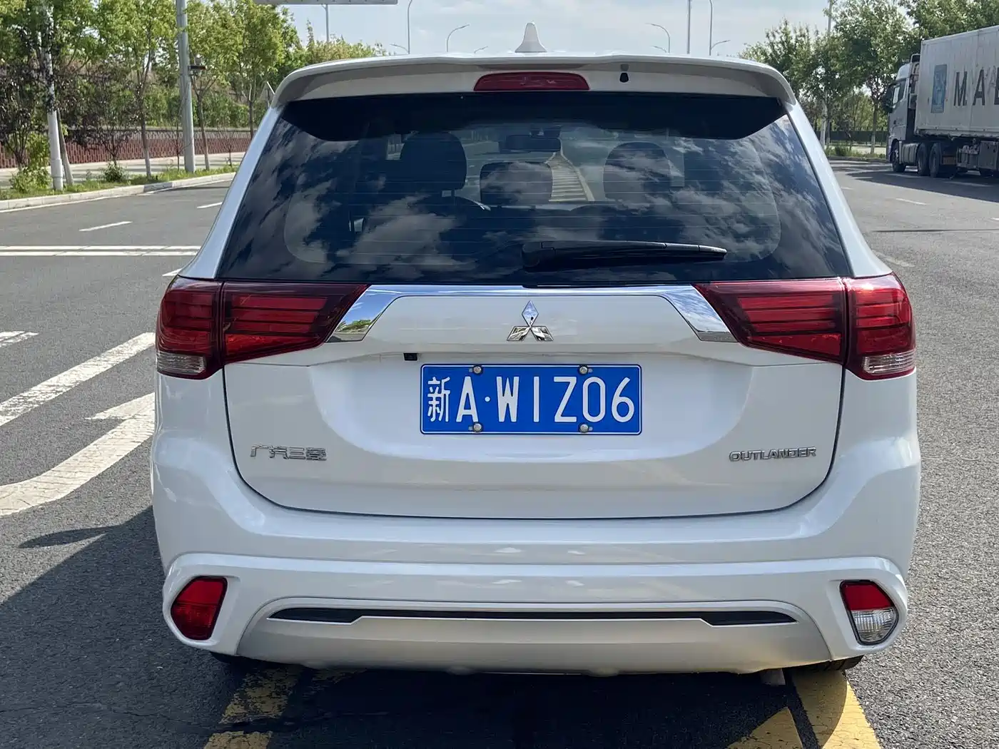 MITSUBISHI OUTLANDER
