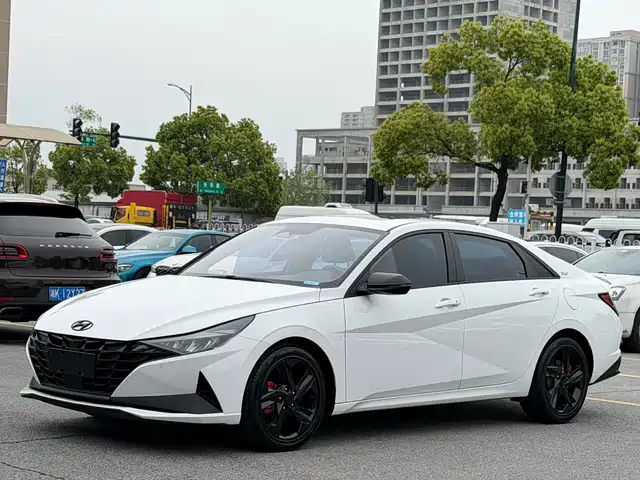 HYUNDAI ELANTRA