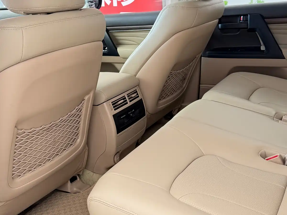 Toyota Land Cruiser (Import) 2015 4.0L V6 Middle East Limited Edition фото 5