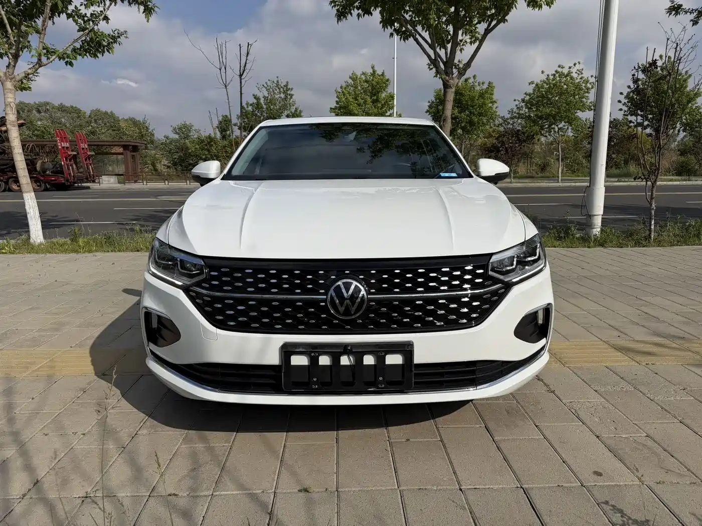 Volkswagen Lavida 2023 Facelift 1.5L Automatic 5 Million Edition фото 2