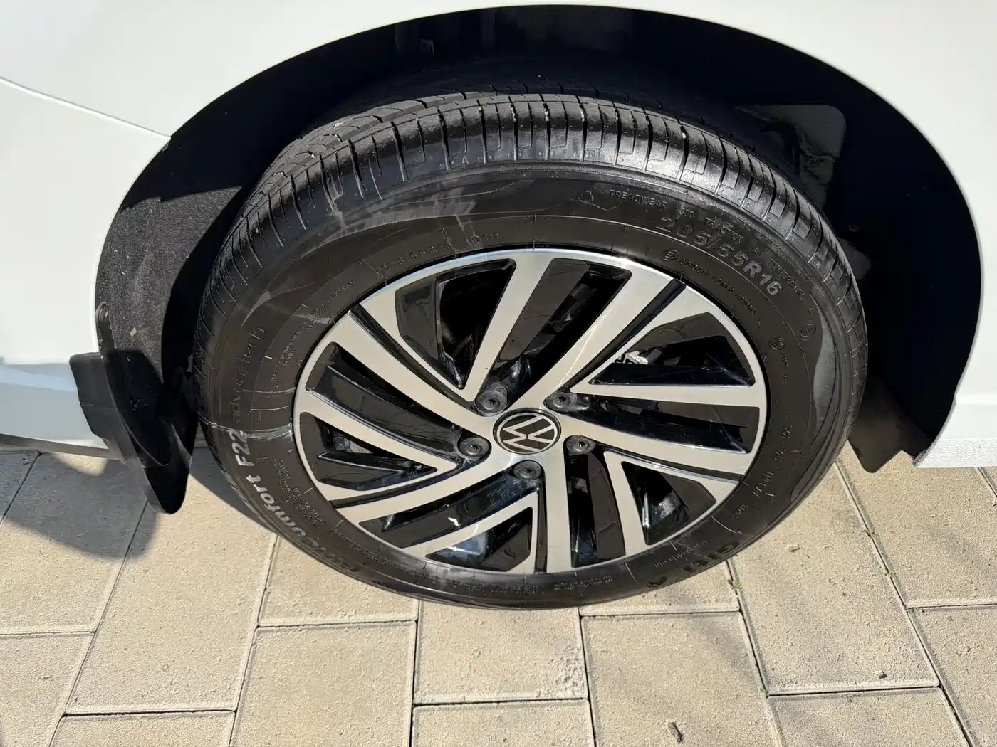 Volkswagen Lavida 2023 Facelift 1.5L Automatic 5 Million Edition фото 12