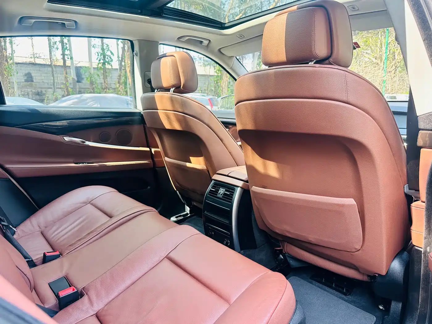 BMW 5 Series GT 2010 535i Leading Model фото 26